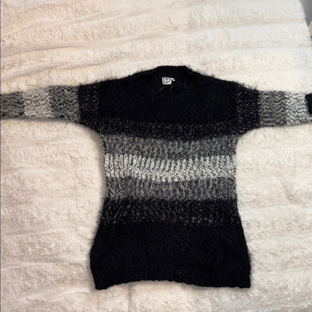Silver wishes size small sweater​​​​​​​​